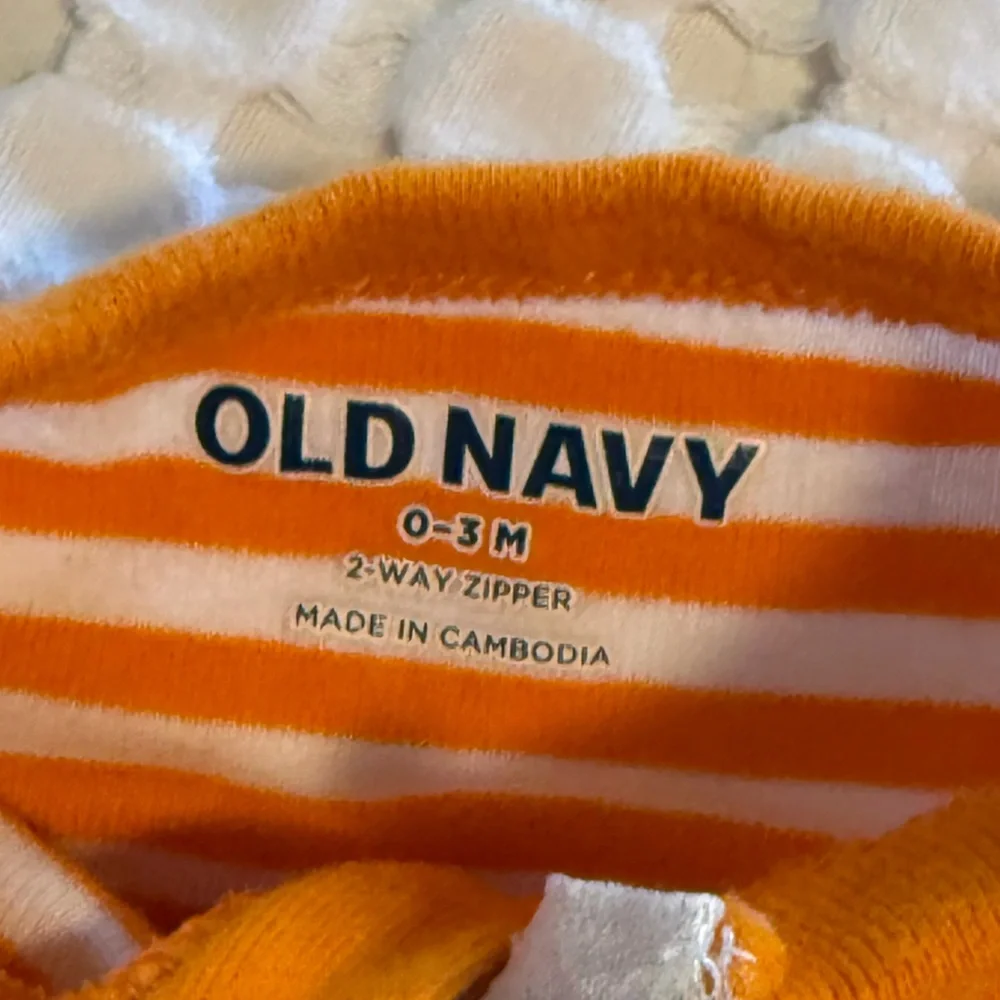 Old Navy Pumpkin 0-3m pajamas‎